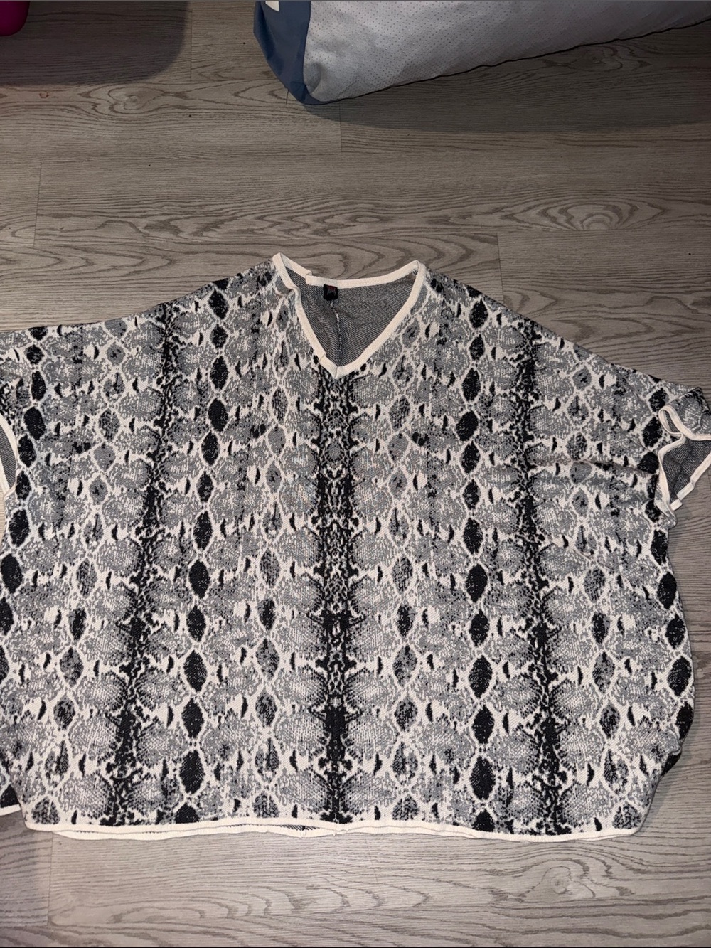 Black & White Snake Print V-Neck Top